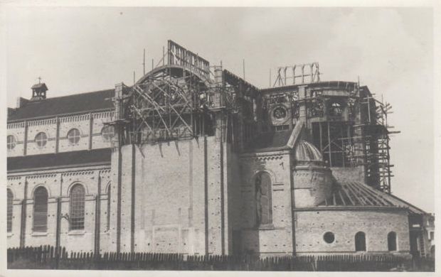 Švč. Jėzaus Širdies bažnyčia statybų metu, XX a. 5 deš.